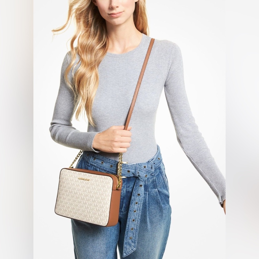 Michael Kors Jet Set Item Large East West Zip Crossbody Vanilla